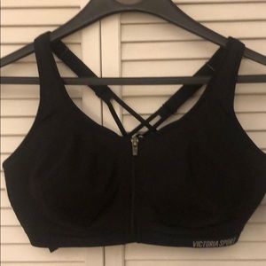 Victoria’s Secret 👊🏼knockout sports bra 38D NWT